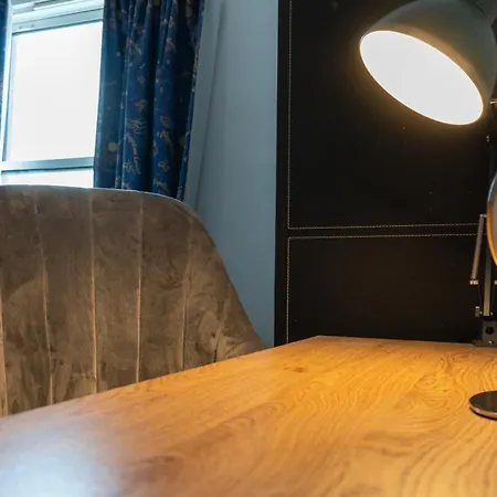 Apartment 2 Bed House - Sleeps 6 Perfect For Families And Contractors