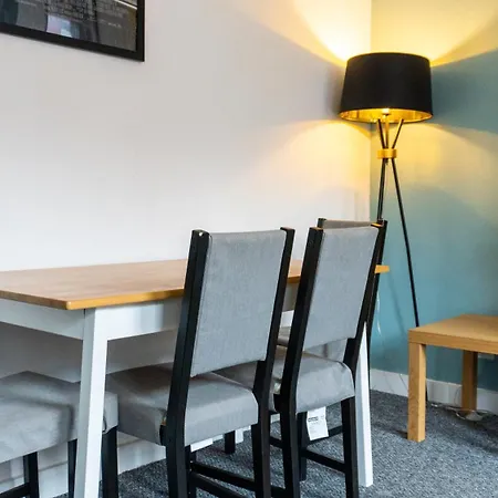 Apartment 2 Bed House - Sleeps 6 Perfect For Families And Contractors