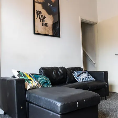 Apartment 2 Bed House - Sleeps 6 Perfect For Families And Contractors