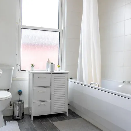 2 Bed House - Sleeps 6 Perfect For Families And Contractors Leeds (West Yorkshire)